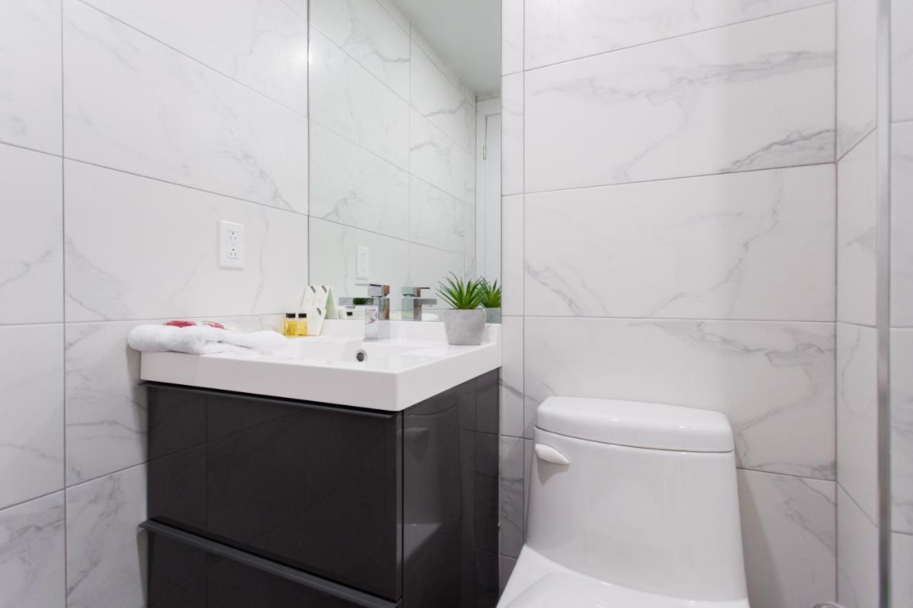 Fun & Funky Little Italy Studio With Full Kitchen By Den Stays Montréal Extérieur photo