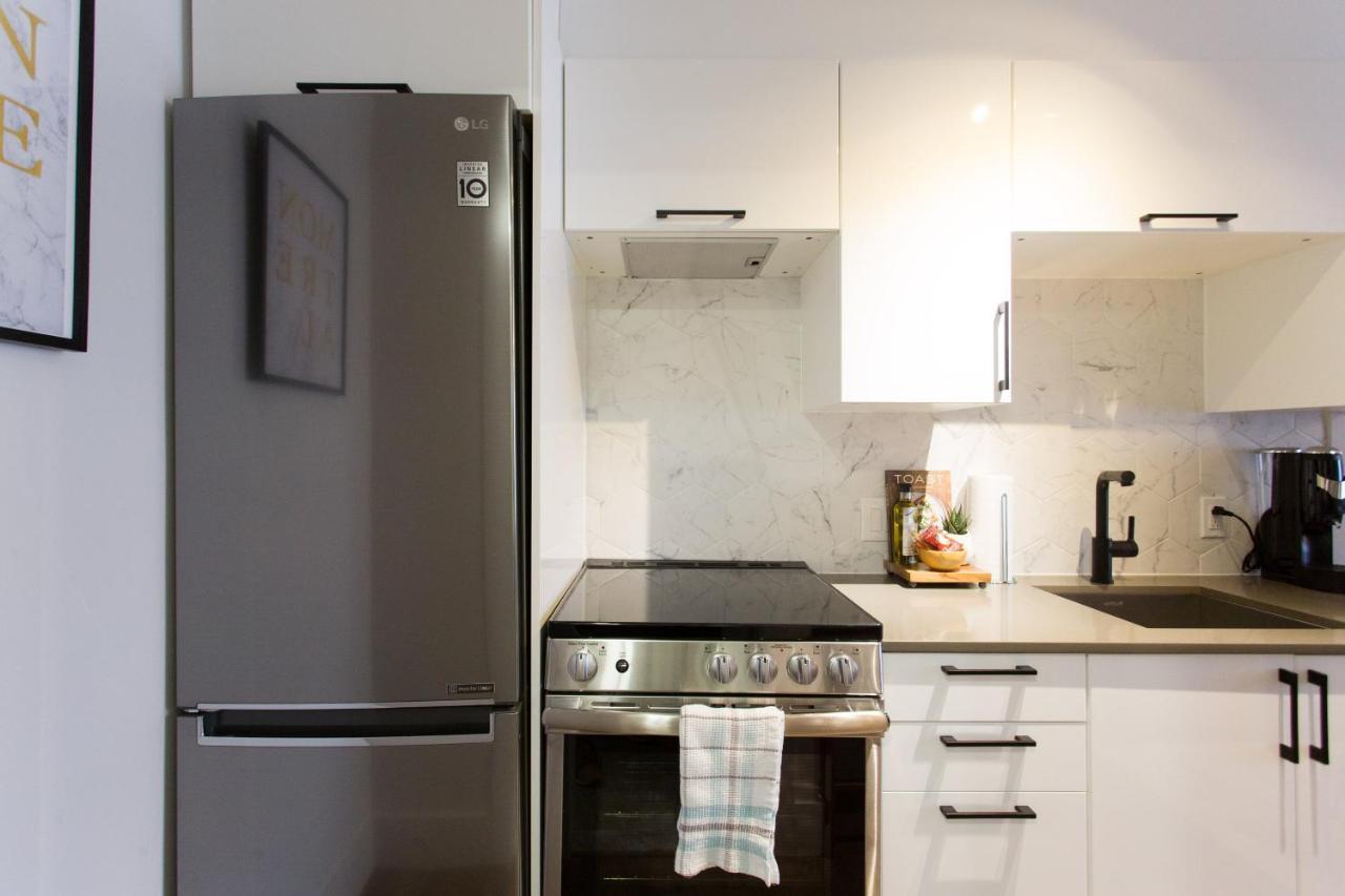 Fun & Funky Little Italy Studio With Full Kitchen By Den Stays Montréal Extérieur photo